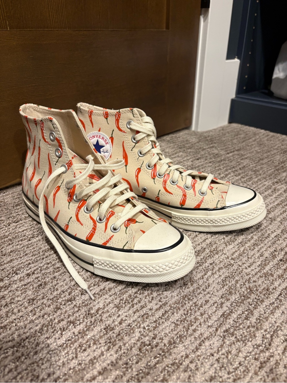 Converse Chuck 70 High Top Chili Pepper Print Sneakers NEW Size 10.5 US